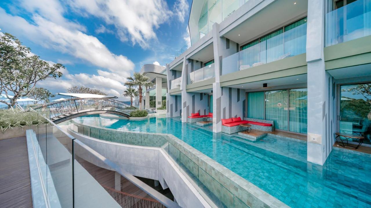 크레스트 리조트 앤 풀빌라  Patong 외부 사진 The swimming pool at the hotel