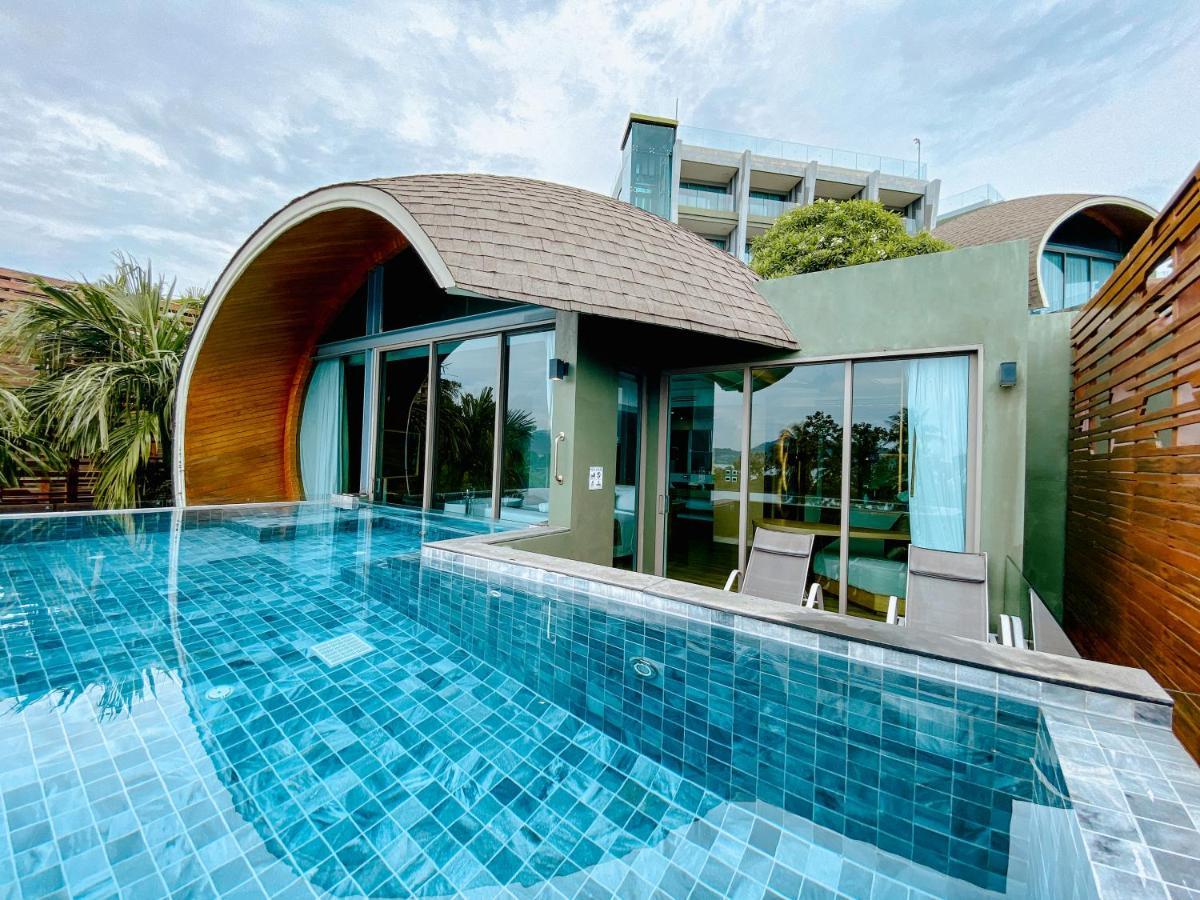 크레스트 리조트 앤 풀빌라  Patong 외부 사진 The private pool of a villa at The Cape