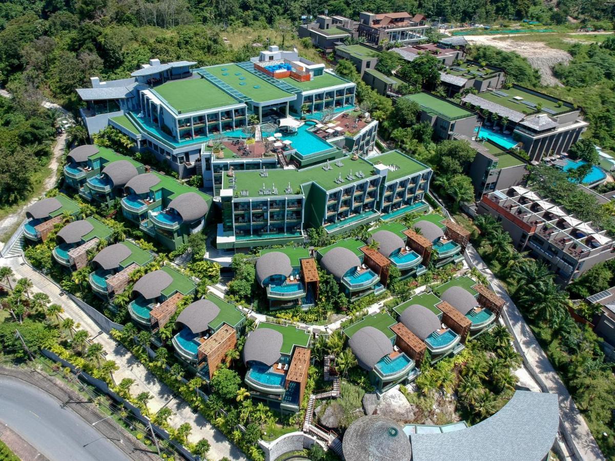 크레스트 리조트 앤 풀빌라  Patong 외부 사진 Aerial view of the resort