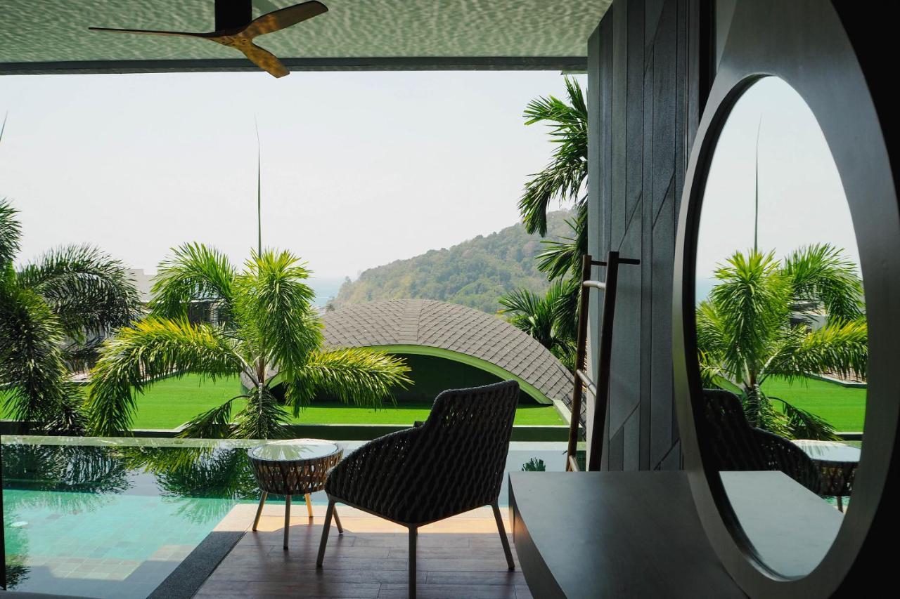크레스트 리조트 앤 풀빌라  Patong 외부 사진 The view from the hotel