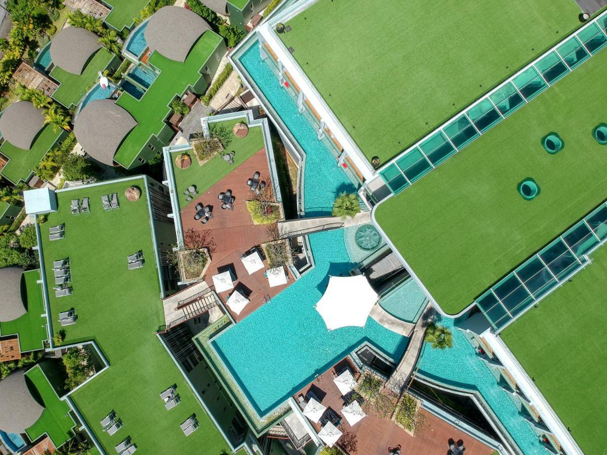크레스트 리조트 앤 풀빌라  Patong 외부 사진 Aerial view of the resort