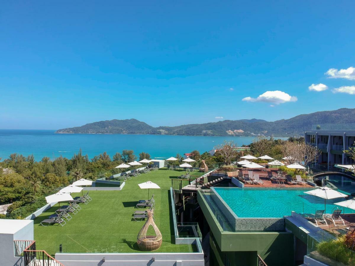 크레스트 리조트 앤 풀빌라  Patong 외부 사진 View of the pool at the hotel
